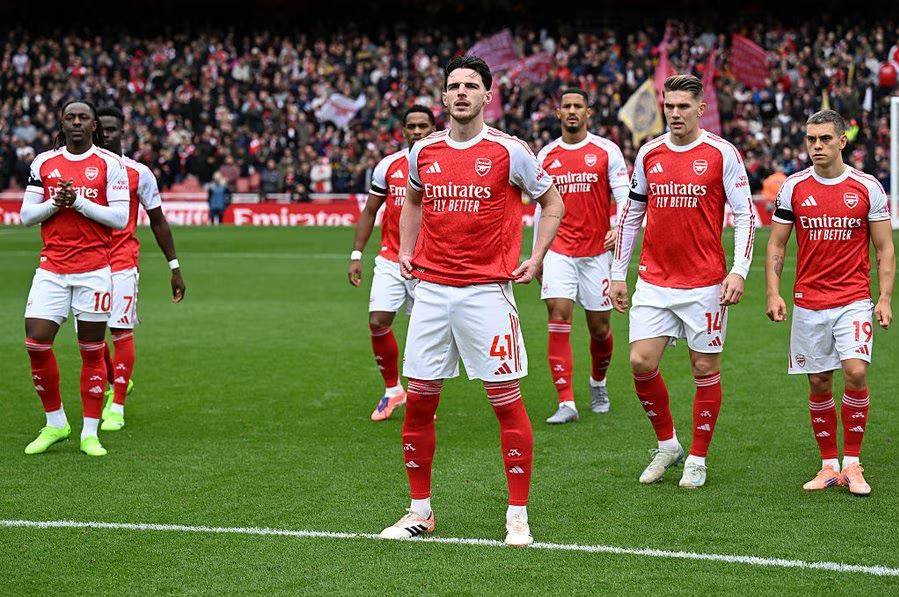 包含英超赛后走向成谜，犹他爵士豪取连胜，压力陡增，更衣室氛围转暖的词条