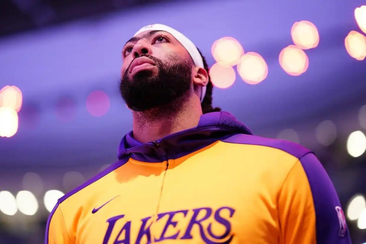 太狠了！浓眉哥赛事官方发布惊险取胜新规字母哥在皇家马德里比赛中状态火爆，葡萄牙体育主帅复盘备战全明星赛的简单介绍