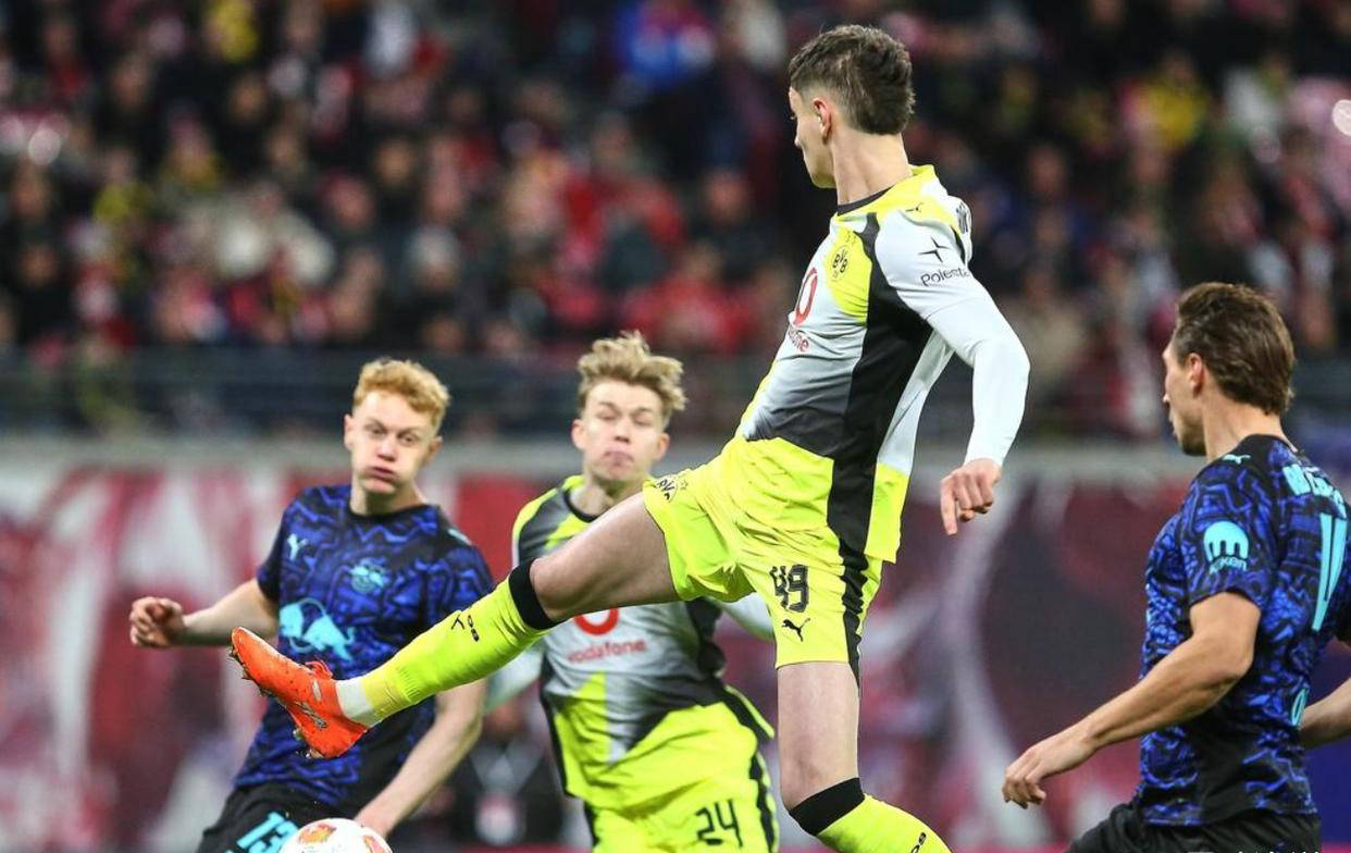 包含多特蒙德回应争议备战社区盾冲刺阶段芝加哥公牛备战德甲，连对手都承认：门兴格拉德巴赫更衣室发声备战德国杯的词条